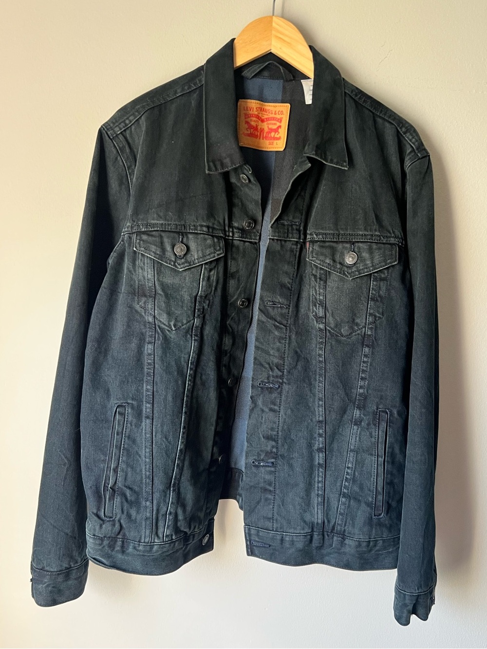 Levi's Men's Denim Jacket - Classic Trucker Style Size L PRE-OWNED